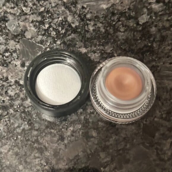 Farmasi Eye Shadow Primer Or Concealer for Trouble Spots Full Coverage NWOT new - Picture 2 of 5